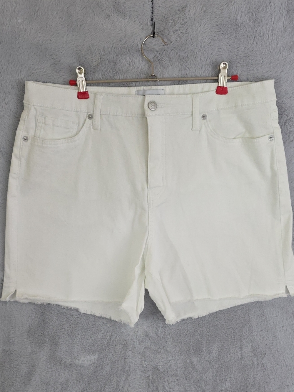 crown & ivy White Frayed Hem Denim Shorts